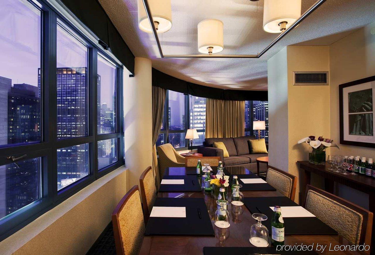 نيو يورك Doubletree Suites By Hilton Nyc - Times Square الغرفة الصورة